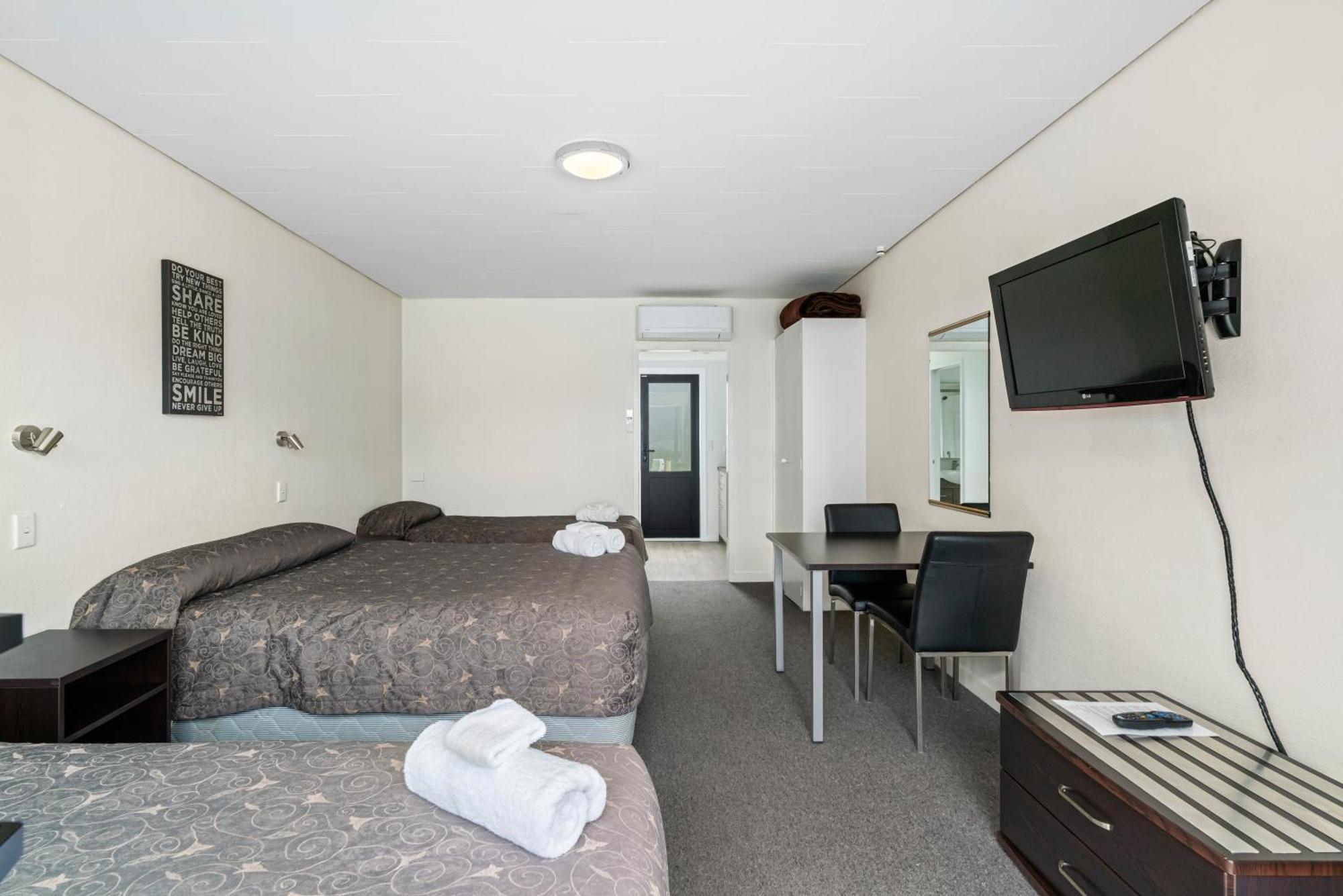 Queenstown Motel Apartments (Adults Only) Oda fotoğraf